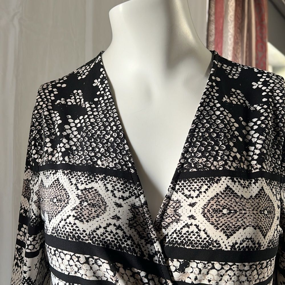 Bcbgmaxazria - Snake Adele Stretch Jersey Wrap .D… - image 5